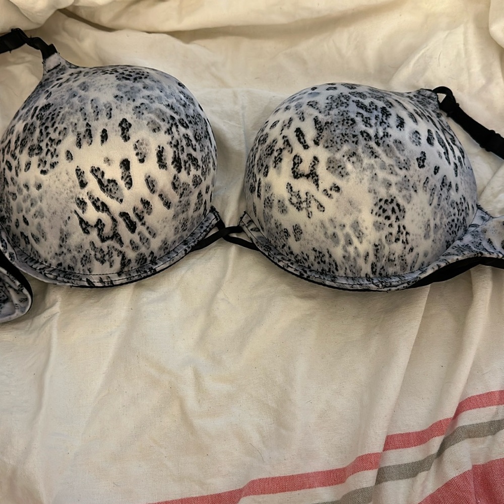 36C Victoria’s Secret bombshell plunge bra snow leopard print